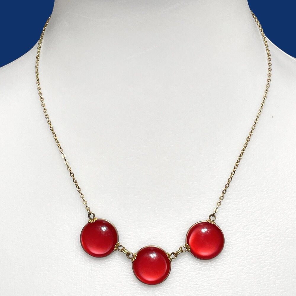 Red Cabochon Necklace Gold Tone Chain Bib Round Open Bezel Bib Pearlescent 18"
